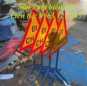 Biển cảnh báo đi chậm